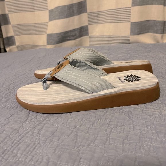 Yellow Box Blue Striped Flipflops - Picture 2 of 3